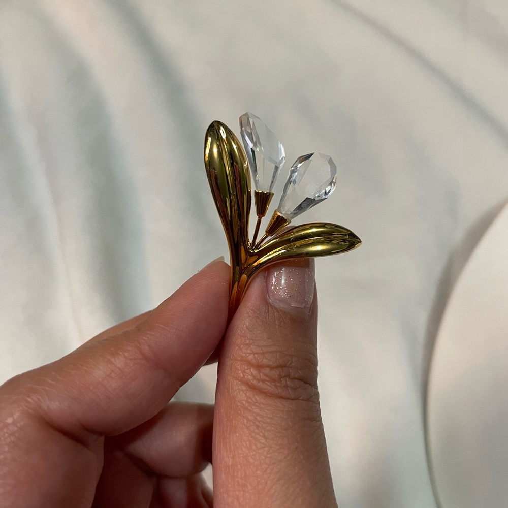 Swarovski Flower Brooch 💛 - Picture 2 of 4
